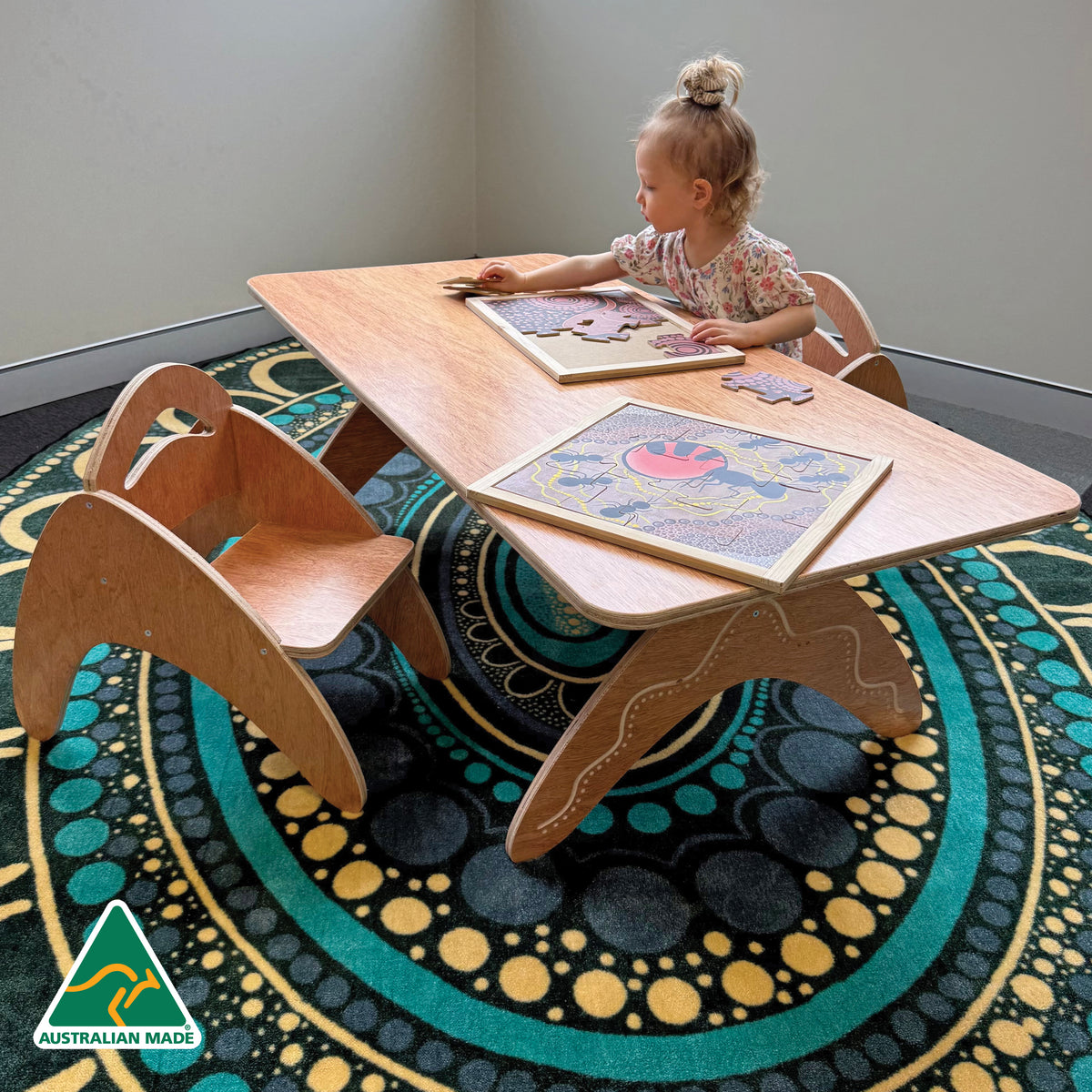 Boomerang Classroom Table — packaging view