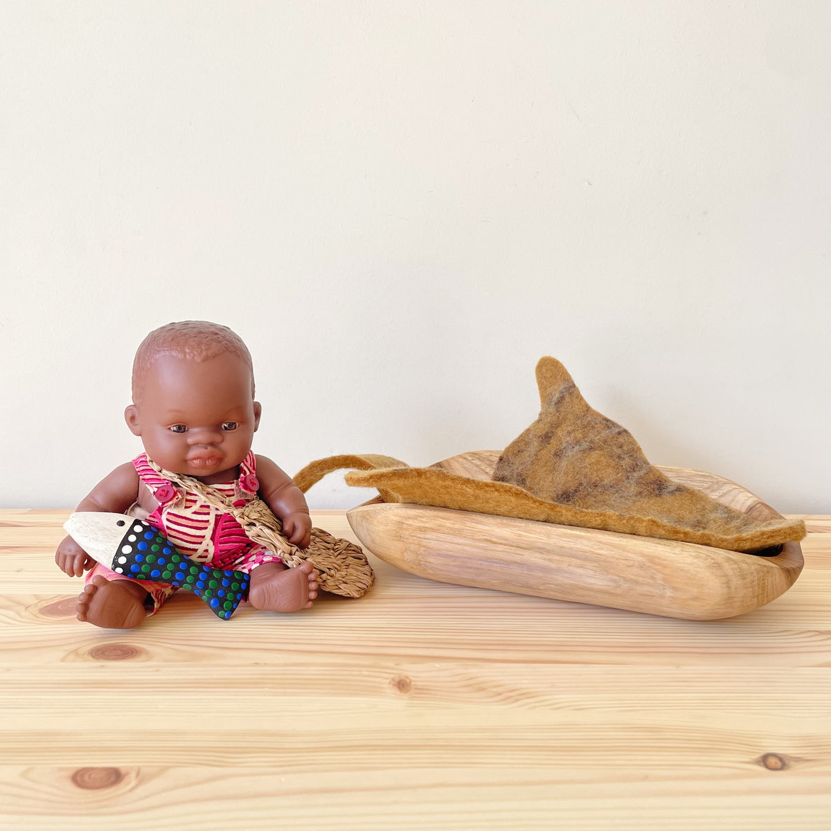 Aboriginal Australian Girl 21cm Baby Coolamon Set — close-up of design
