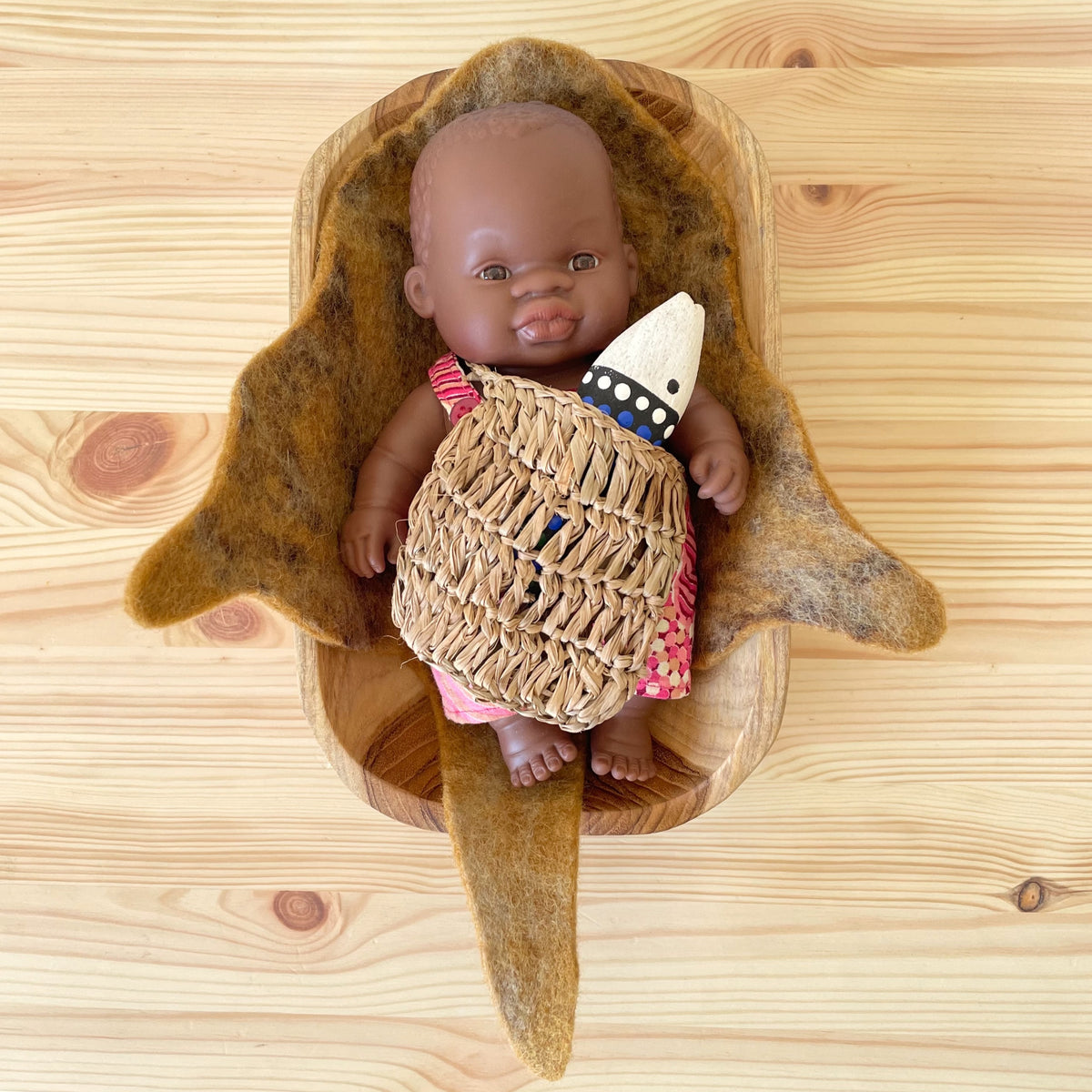 Aboriginal Australian Girl 21cm Baby Coolamon Set — detail view