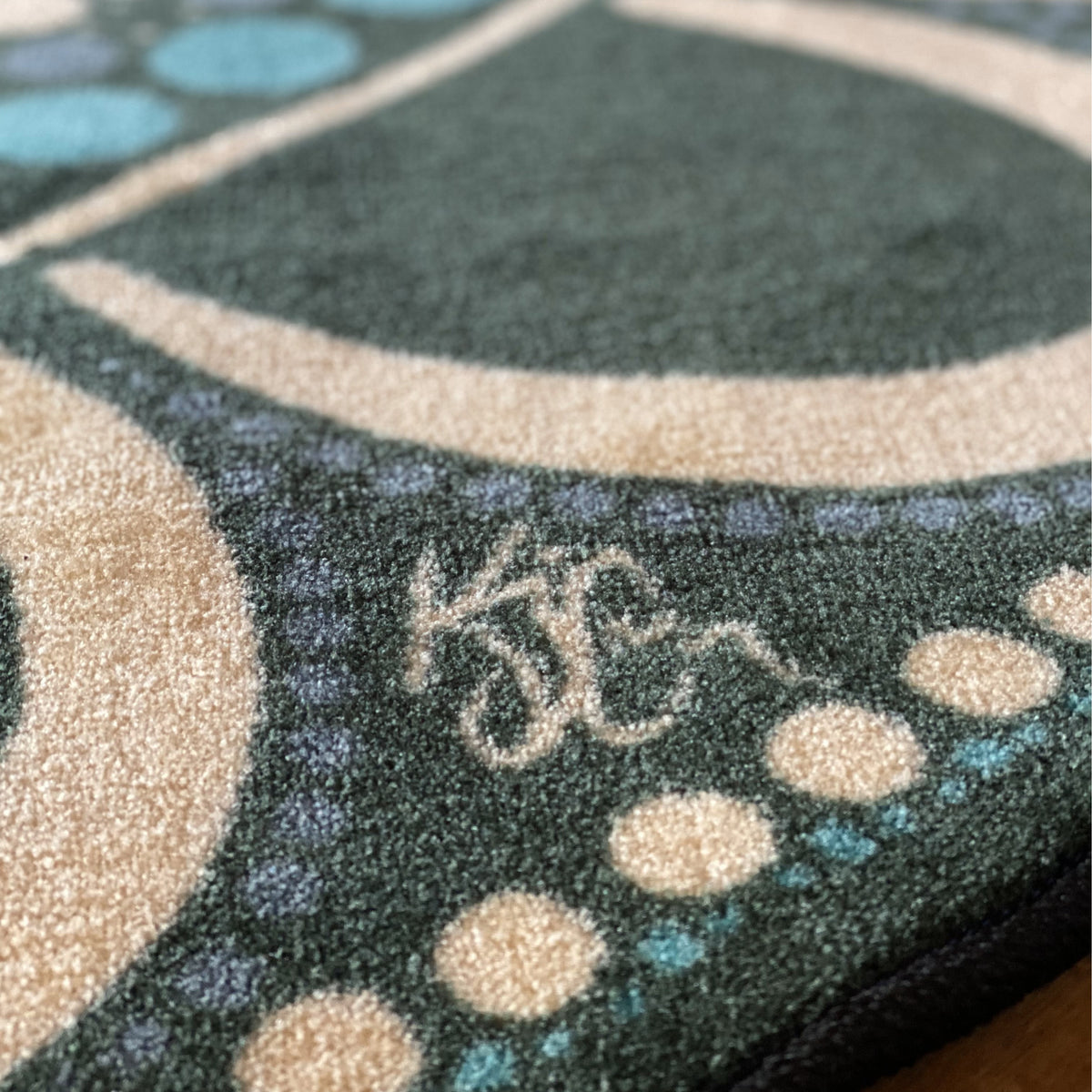 Aboriginal Art Yarning Oval Rug – Indigenous Resources Online