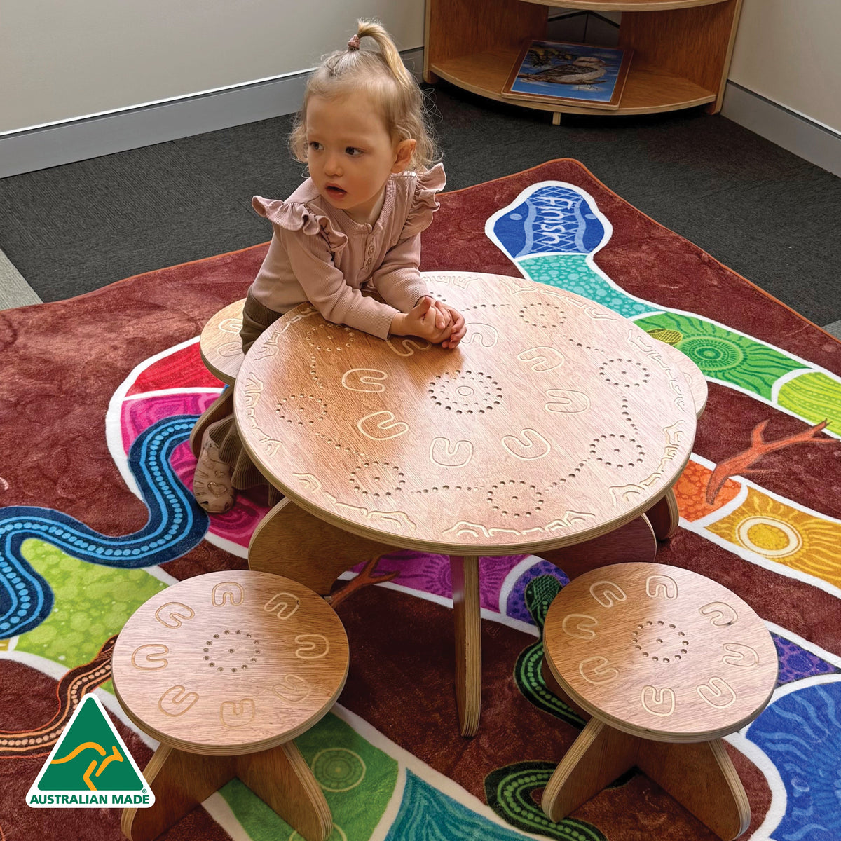 Yarning Circle Table and Stools — packaging view
