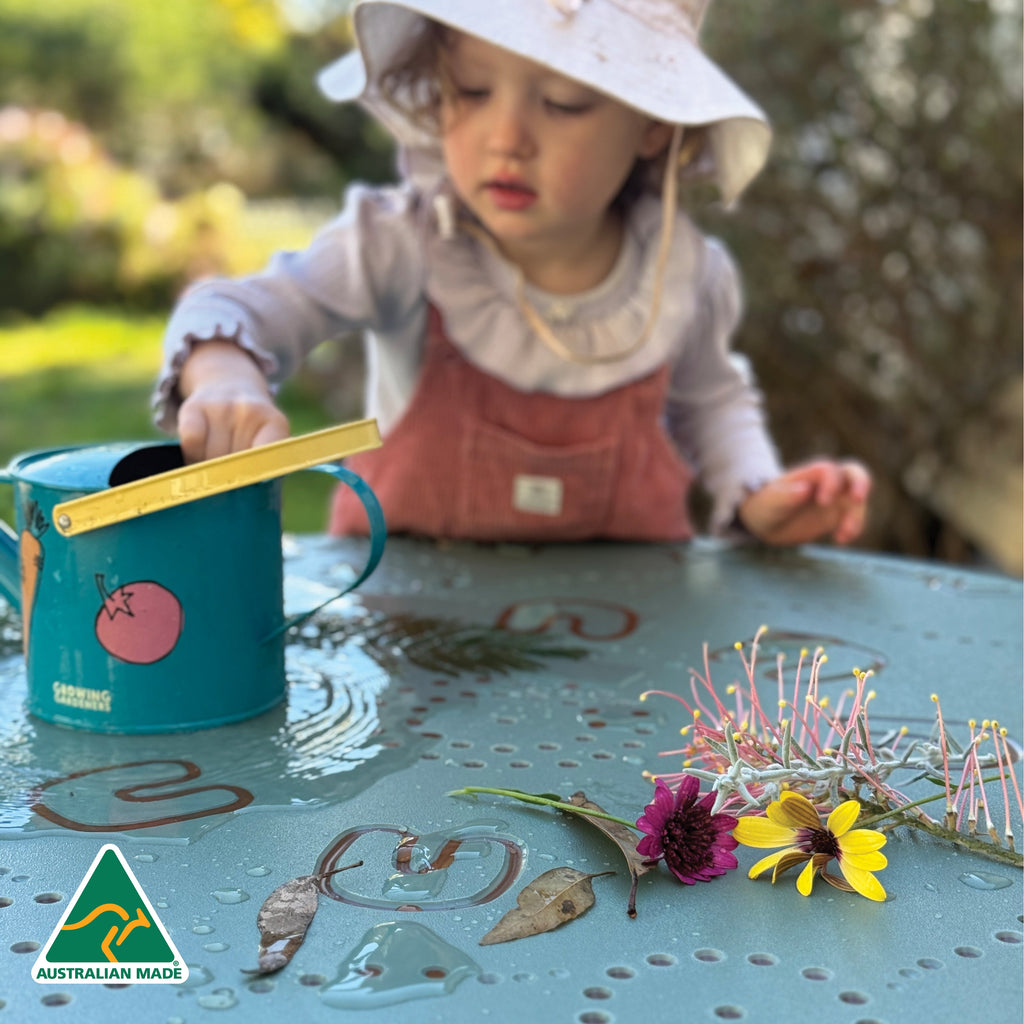 Yarning Table and Stools OUTDOOR