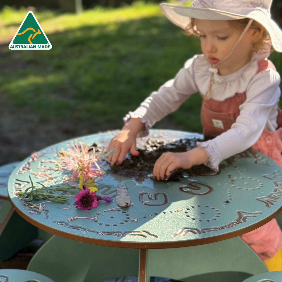 Yarning Table and Stools OUTDOOR